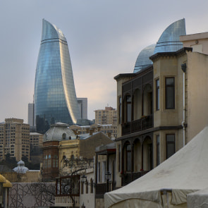 Древний Азербайджан и молодящаяся старость Баку. Страна глазами фотографа, турфирм и туристов