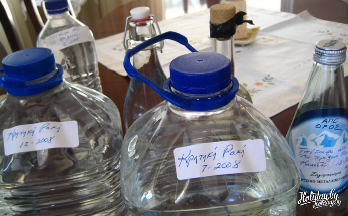 Виноградная водка (раки) в греции