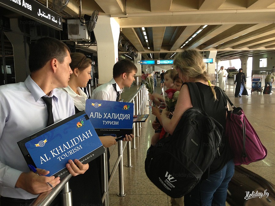 Нужна принимающая сторона. Al Khalidiah Tourism. Al Khalidiah Tourism Dubai. Принимающая компания al Khalidiah. Al Khalidiah встреча в аэропорту Дубай.