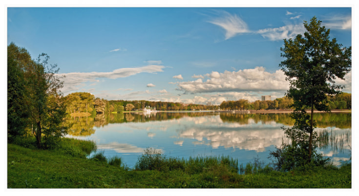 Комсомольское озеро - уголок природы в центре столицы.