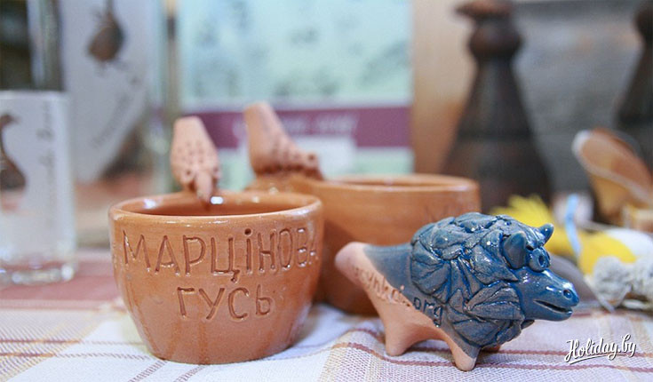 Забронировать усадьбу можно по телефонам: +375 (29) 613-70-85, +375 (33) 377-70-85