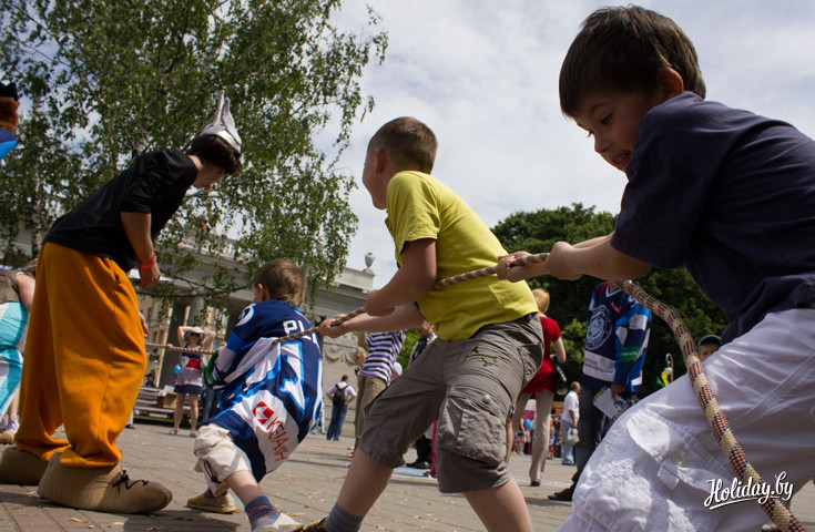 В городских парках Минска весело не только детям, но и взрослым. Фото bnp.by