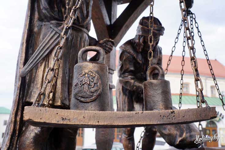 На площади Свободы также установят скульптурную группу, изображающая писателя Винцента Дунина-Марцинкевича и композитора Станислава Монюшко