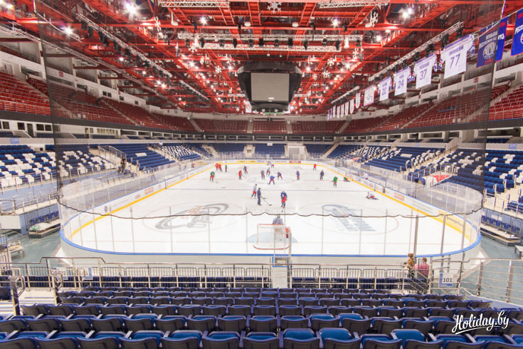 Большая ледовая арена в спорткомплексе в Чижовке