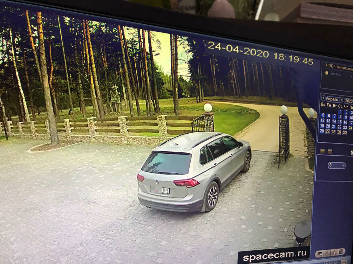 Время выезда машины с тестем Антона зафиксировано системой видео-наблюдения комплекса. Скриншот прислан вместе с официальным ответом