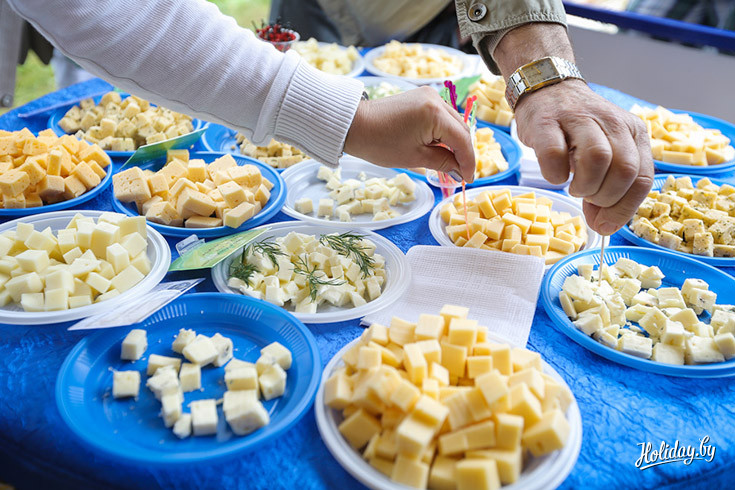 На фестиваль привезли 100 видов сыра