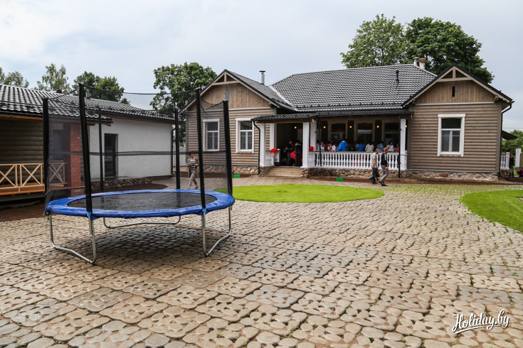 Восстановленный дом со 150-летней историей на территории агроусадьбы 