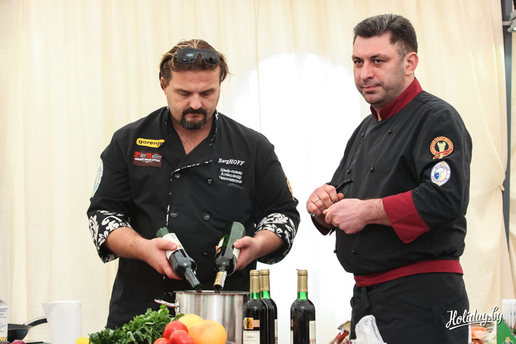 Глинтвейн в исполнении двух шеф-поваров - Александра Чикилевского и Эдуарда Тибилова