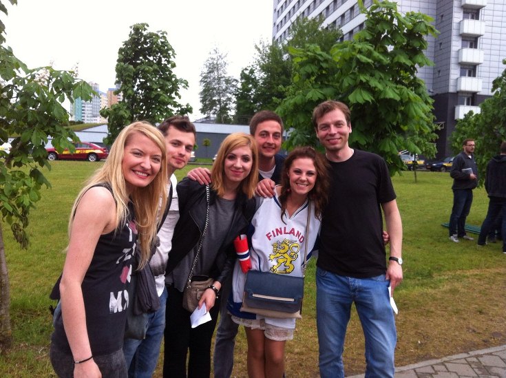 Алан на фото крайний справа