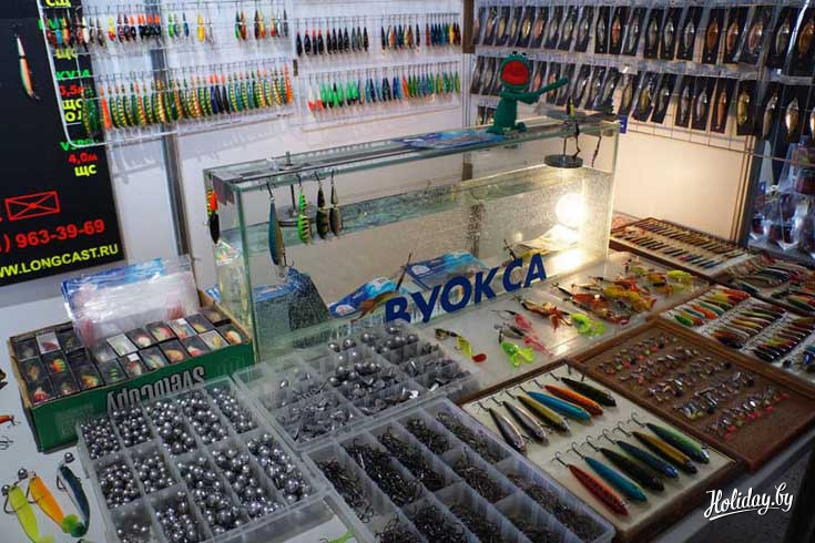 Удочки, спиннинги, шкуры животных, охотничий домик, камуфляж - далеко не полный список того, что можно купить на выставке