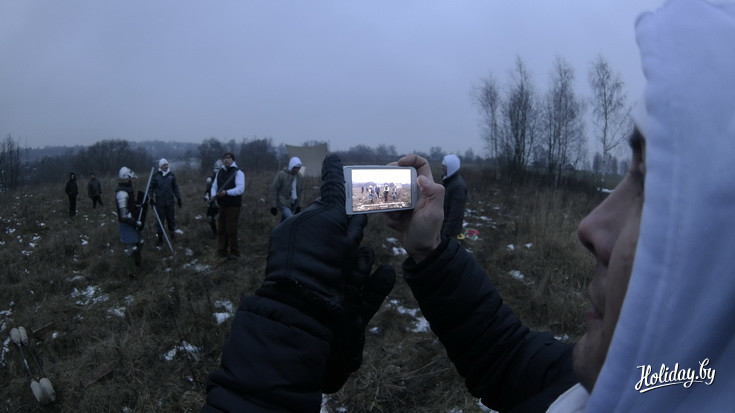 Что происходит? Мы не только приехали на поле битвы - тут же команда 