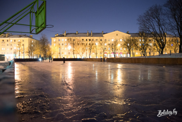 Сезонный каток на бульваре Тракторостроителей