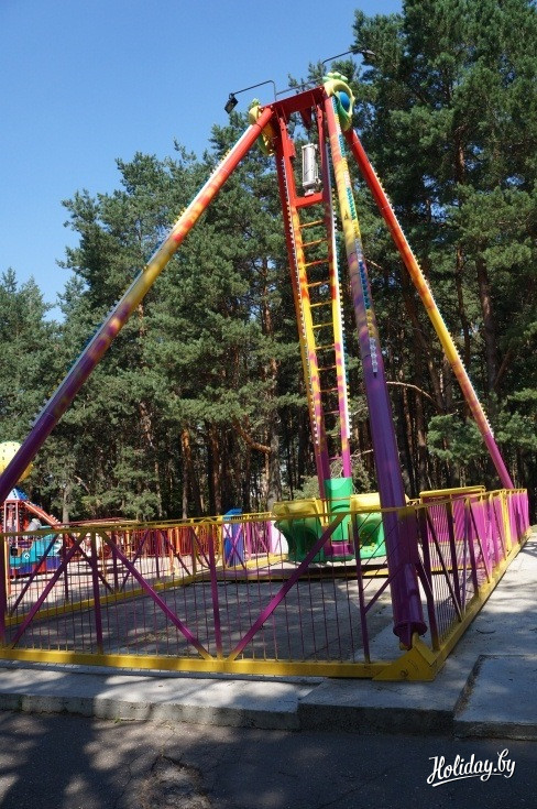 Аттракцион «Летающая тарелка».