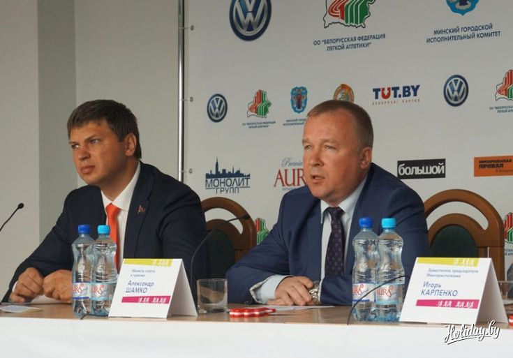 Министр спорта и туризма Беларуси Александр Шамко (справа)
