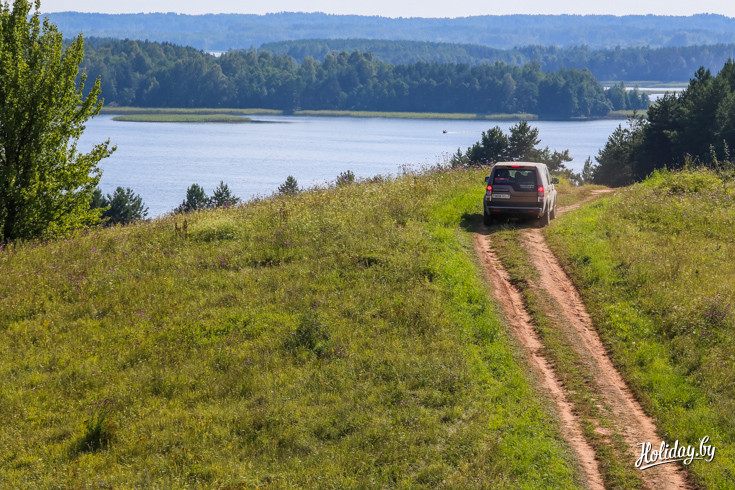 Land Rover на горе Маяк на Браславских озерах