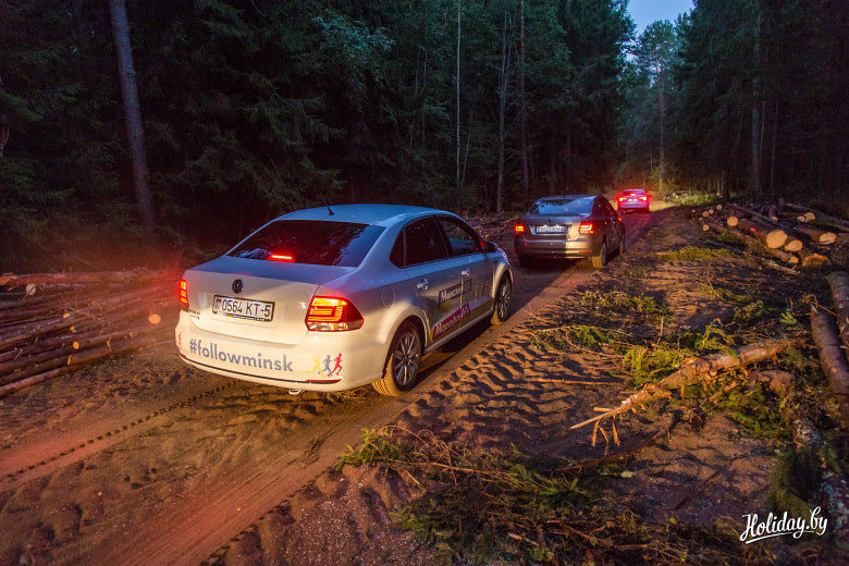  В Седан Volkswagen Polo уверенно показал себя и на умеренном лесном бездорожье. Фото Антон Шелкович