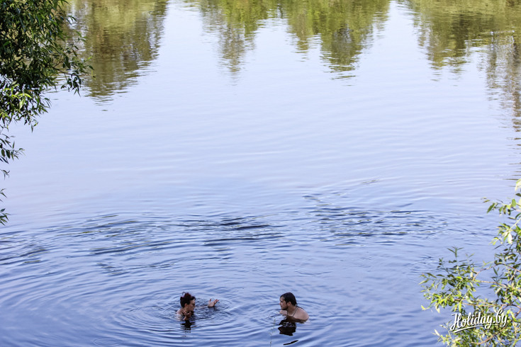 Река-магнит. Естественно, это привычный пейзаж в агроусадьбе