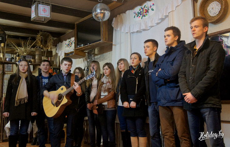 Гости побывали на экскурсии по агроусадьбе, услышали местный диалект и отведали постный ужин