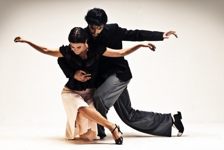 Милонга — южноамериканский танец, а также танцевальный вечер, на котором танцуют танго, танго-вальс. Фото: artplaza.ru