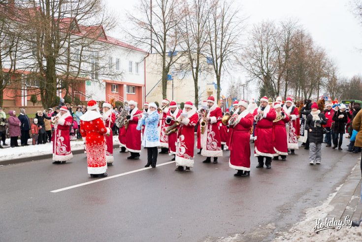 Дед Мороз открыл парад