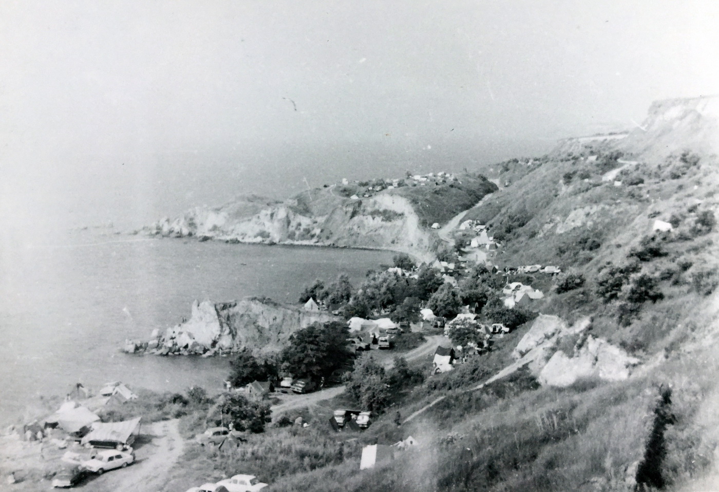 «Дикарский поселок» на черноморском побережье, начало 1970-х. Источник: личный архив В. Садовского