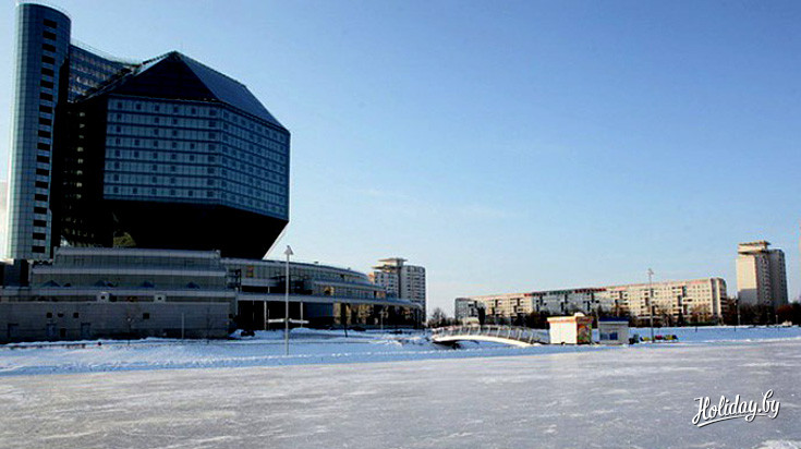 Открытый каток у Национальной библиотеки. Фото relax.by