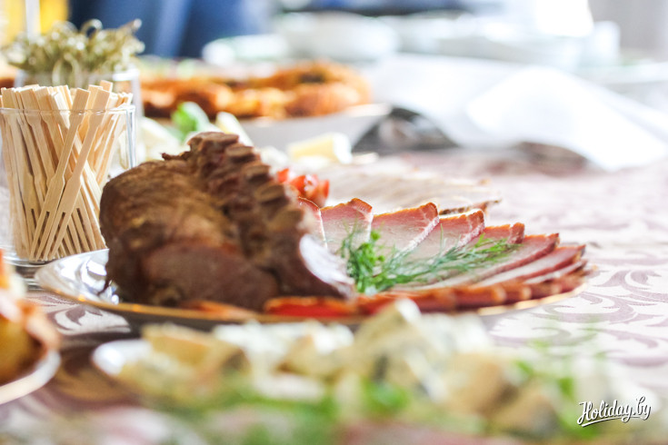 Фирменных секретов рецептов нам не раскрыли. Придётся желать всем приехать и самим отведать местную кухню