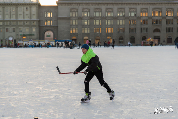Середина площадки - традиционное место любителей хоккея