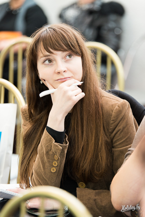 Другие внимательно слушали каждого выступающего