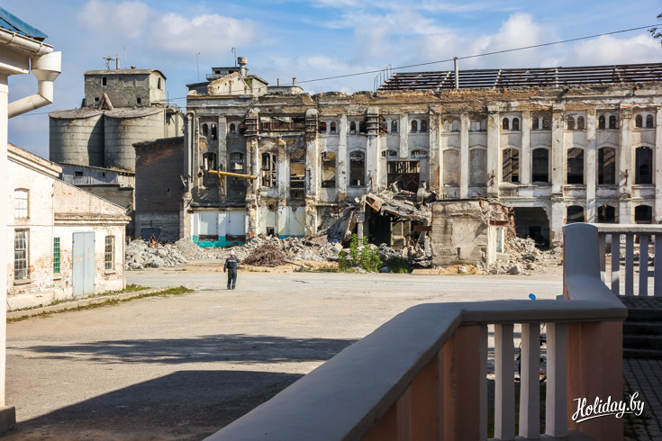 Заброшенный цементный завод в Красносельском продолжает быть режимным объектом