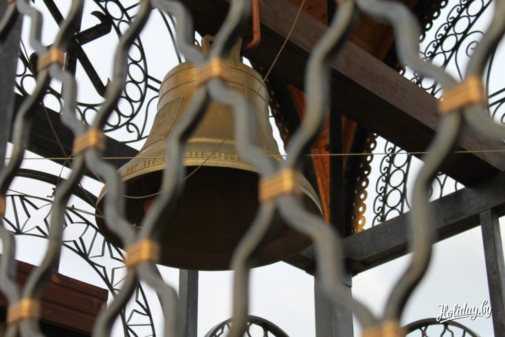 Колокольня возле Свято-Благовещенского храма 