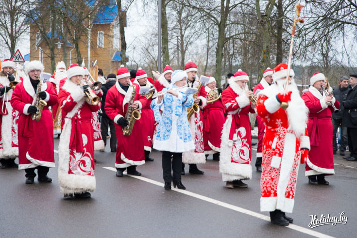 Парад Дедов Морозов. Беловежская пуща