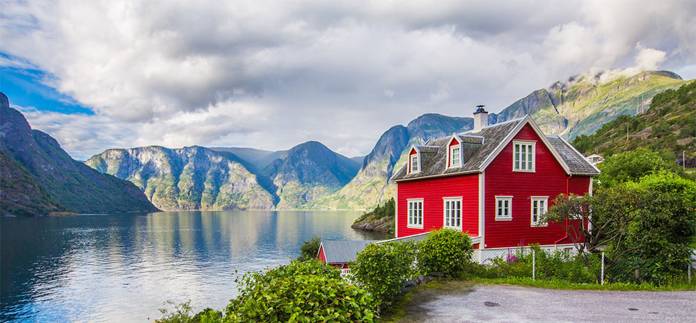 Фьорды норвегии дома купить средневековый замок в европе