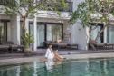 Отель Away Bali Legian Camakila -  Фото 2