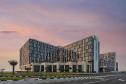 Отель Staybridge Suites Dubai Al-Maktoum Airport, an IHG Hotel -  Фото 11