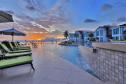 Отель Vannee Golden Sands Beachfront Resort -  Фото 15