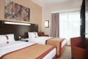 Отель Holiday Inn Express Dubai Safa Park -  Фото 15