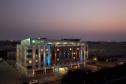 Отель Holiday Inn Express Dubai Safa Park -  Фото 1