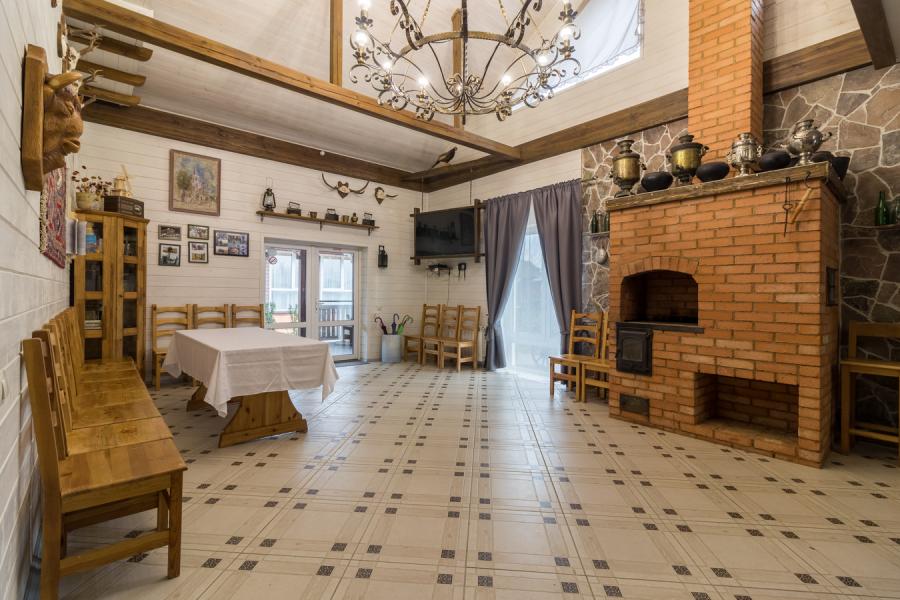 Дом для проживания и малый банкетный зал