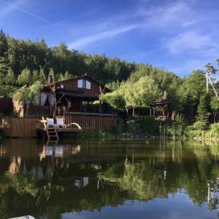 «У Антила», домик у пруда