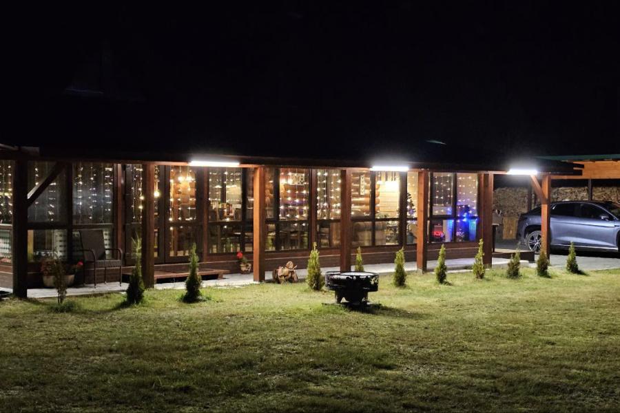 Каминный зал в Hygge Lakes & Forest Club