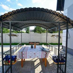 Коттедж Двухэтажный дом с террасой и бассейном в агроусадьбе «Новый дворик»