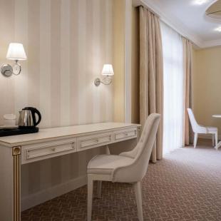 Люкс для молодоженов в гостинице «Парк-отель «Версаль»