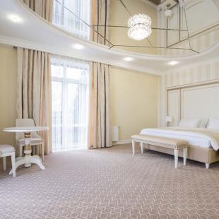 Люкс для молодоженов в гостинице «Парк-отель «Версаль»