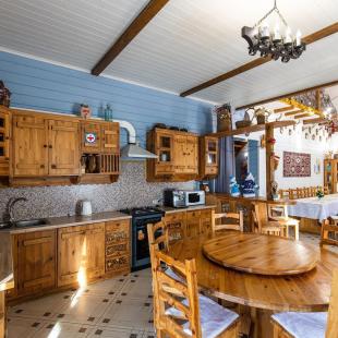 Дом для проживания и малый банкетный зал