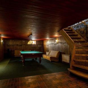 Дом для проживания и малый банкетный зал