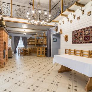 Дом для проживания и малый банкетный зал