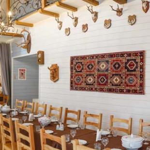 Дом для проживания и малый банкетный зал