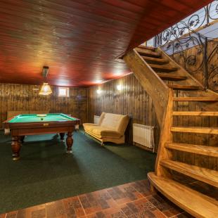 Дом для проживания и малый банкетный зал