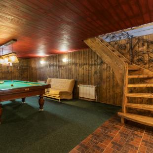 Дом для проживания и малый банкетный зал